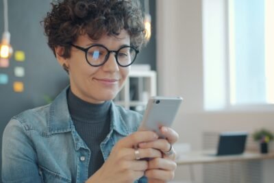Tecnologia e Internet: Como as Mulheres Aproveitam as Novas Ferramentas Digitais